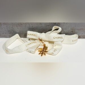 CHANEL Holiday limited Edition Ribbon In White & Snowflake Charm In Gold